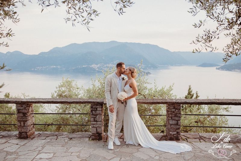 A sweet and intimate wedding at Castello di Vezio wedding in lake Como